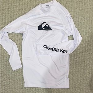 White long sleeve quicksilver rash guard
